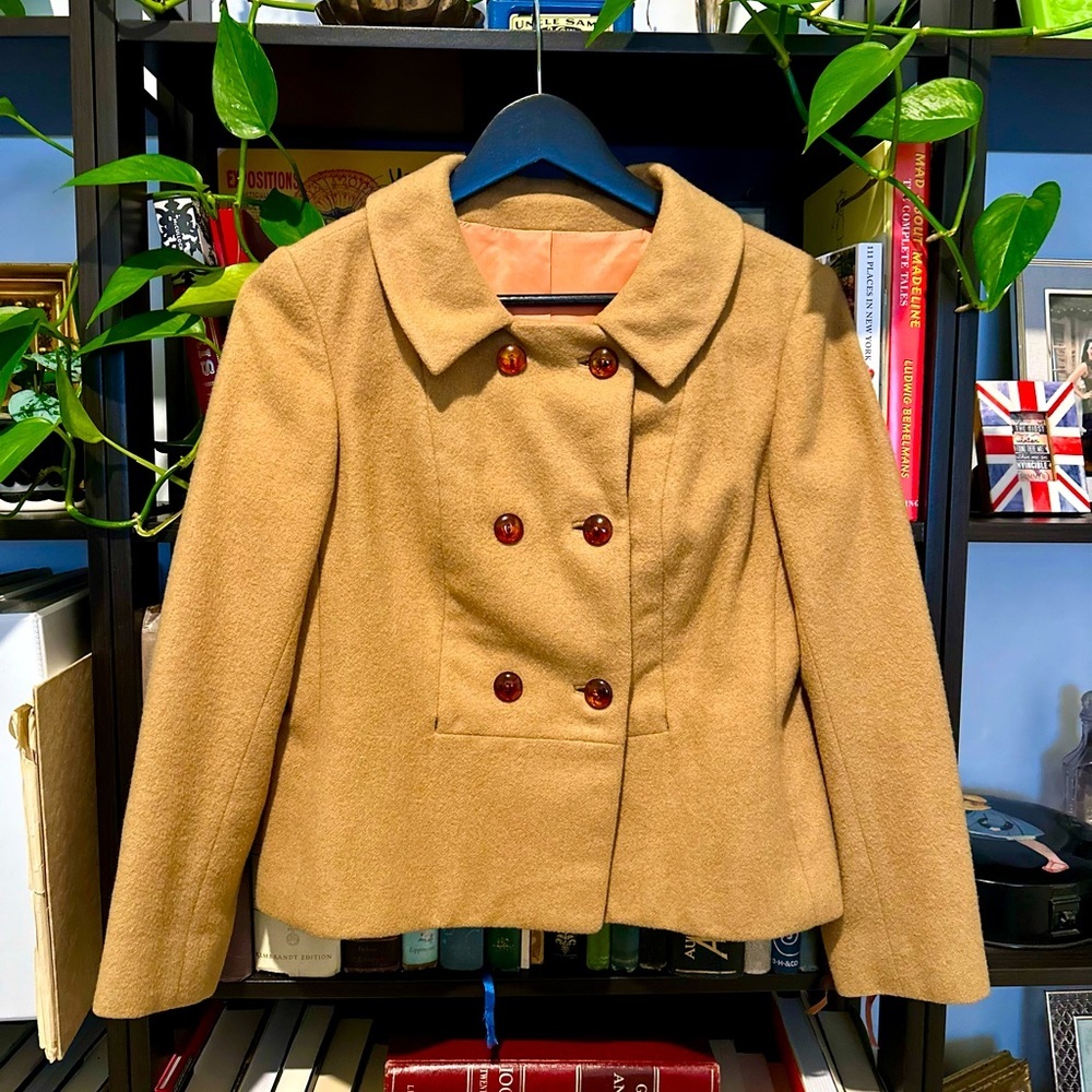 Gorgeous rare vintage 1950s 1960s Mandarin camel hair jacket union made small